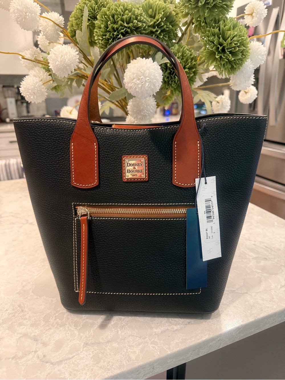 Dooney and BOURKE black pebble grain Brinley - Picture 2 of 8